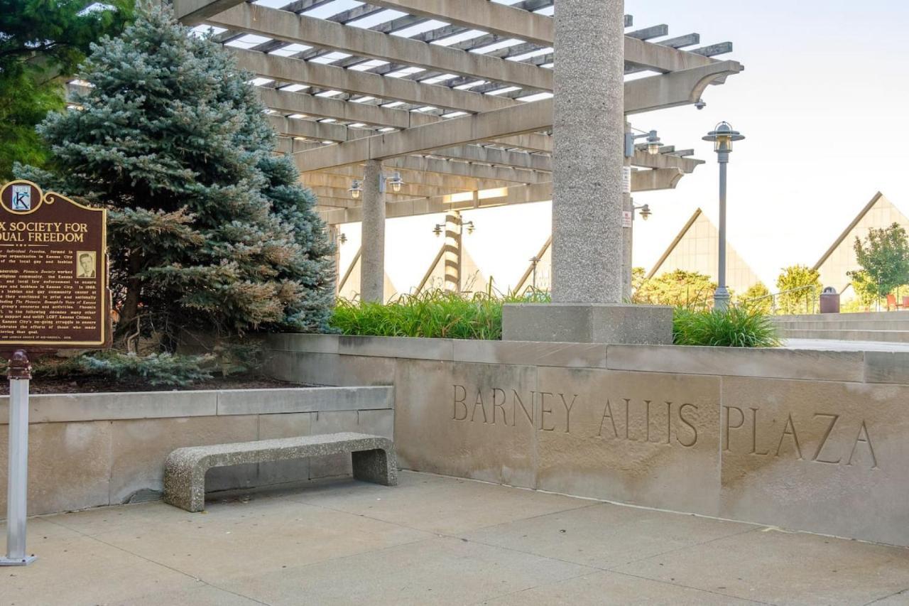 Frontdesk 915 Broadway Apts Downtown Kansas City Exterior photo